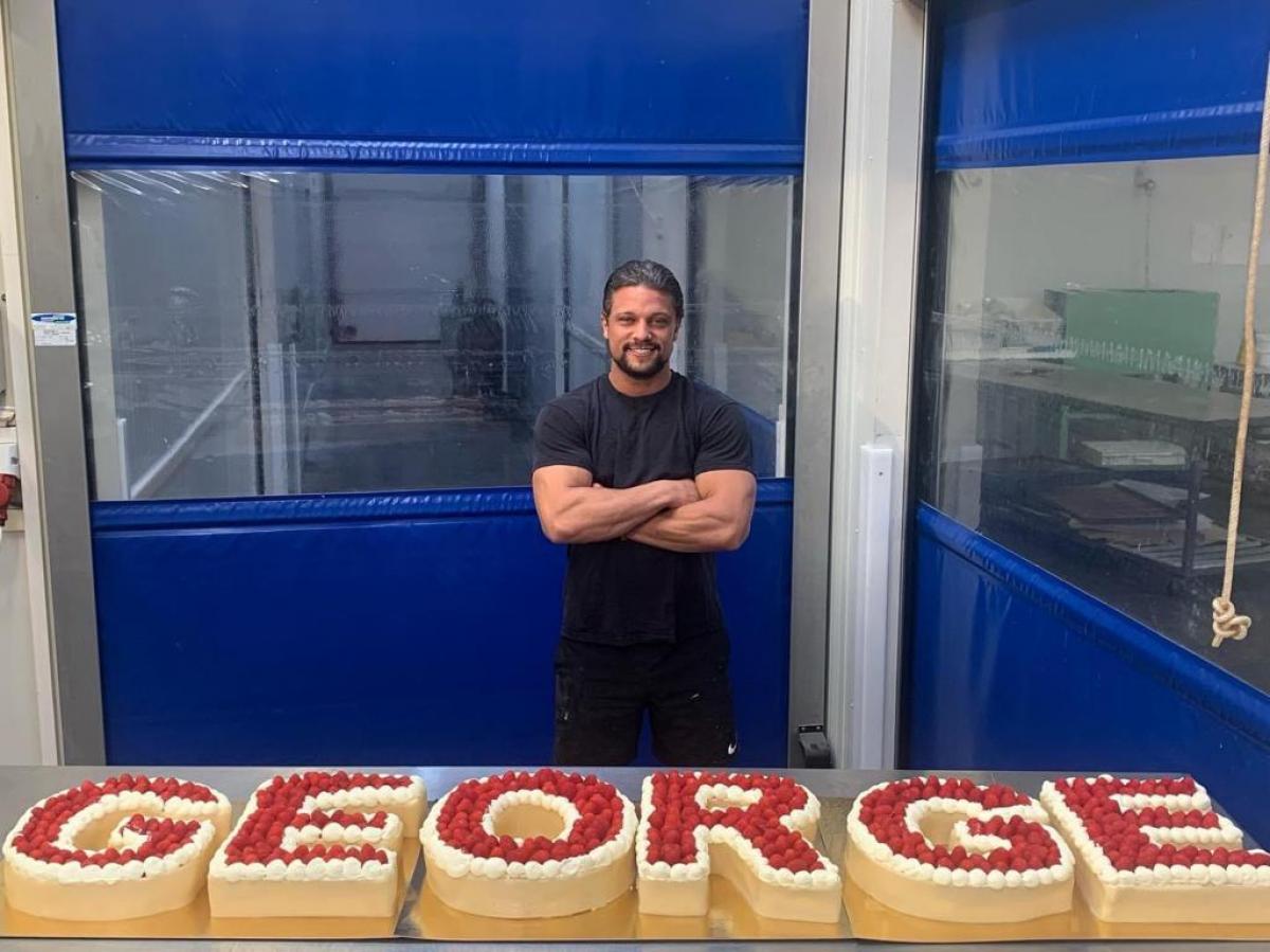 Anthony houdt ervan om creatief bezig te zijn in patisserie, zoals met lettertaarten.