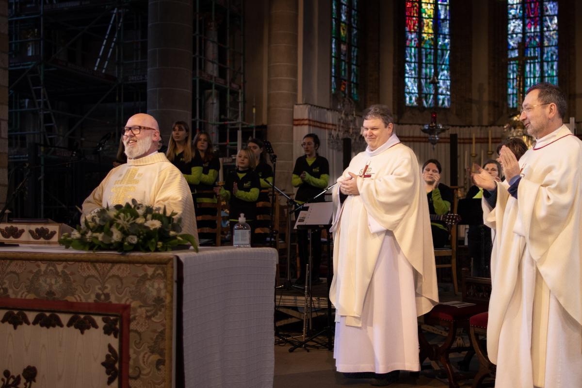 In de Sint-Bertinuskerk werd priester Wim Seynaeve (50) afgelopen weekend aangesteld als nieuwe pastoor voor de pastorale eenheid Sint-Bertinus Poperinge-Vleteren.