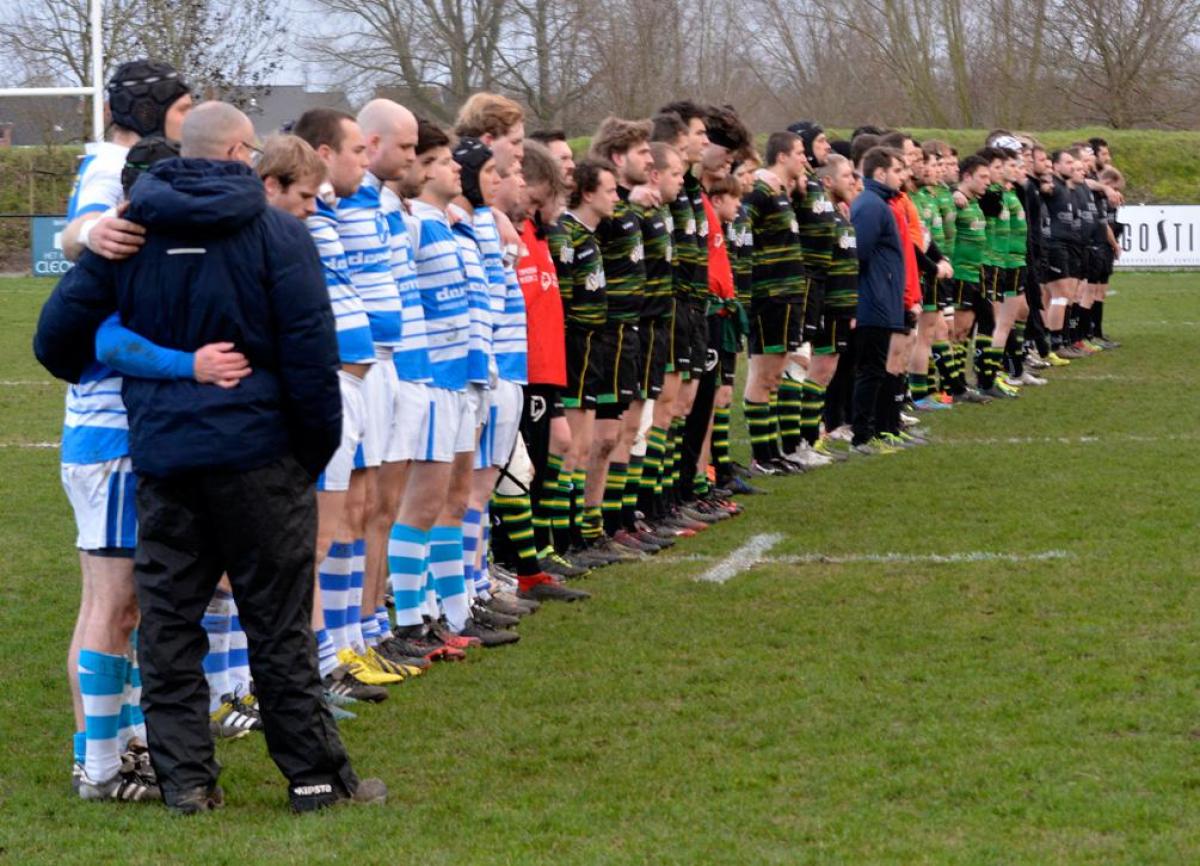 Emotioneel moment op zondag 15 januari voor de match tussen Rugbyclub Waereghem en Dendermonde Rugby Club. Alvorens de match beginnen, hielden de teams een minuut stilte voor Daan Terens, lid van de U16 bij Rugbyclub Waereghem.