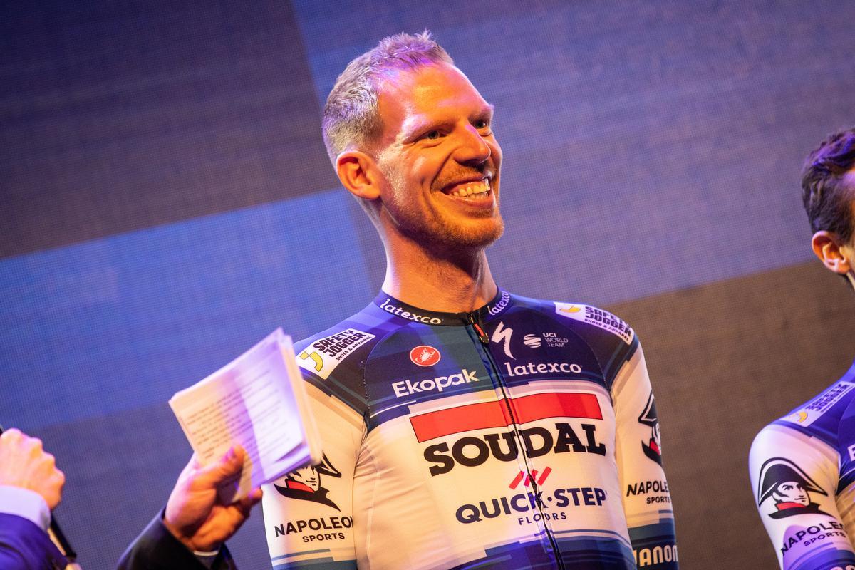 Tim Declercq, bij de ploegvoorstelling van Soudal Quick-Step in de nieuwe uitrusting van het team dat ook veranderde van sponsor en dus naam.