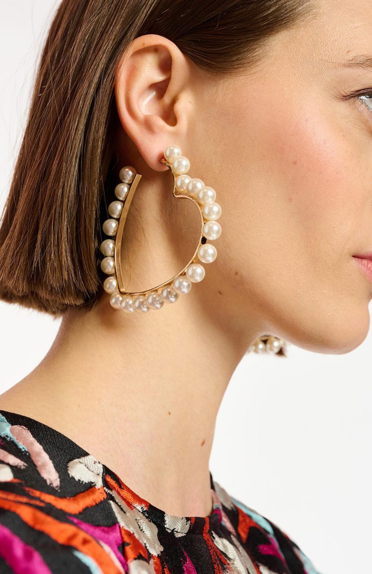 Maximalistische oorbel met parels