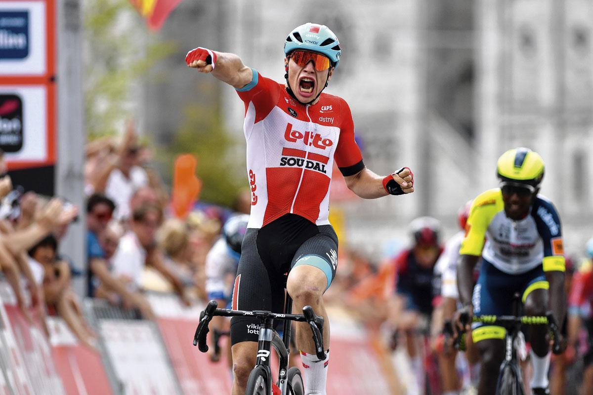 Arnaud De Lie remporte la troisième étape du Tour de Wallonie, l'une de ses neuf victoires en 2022.