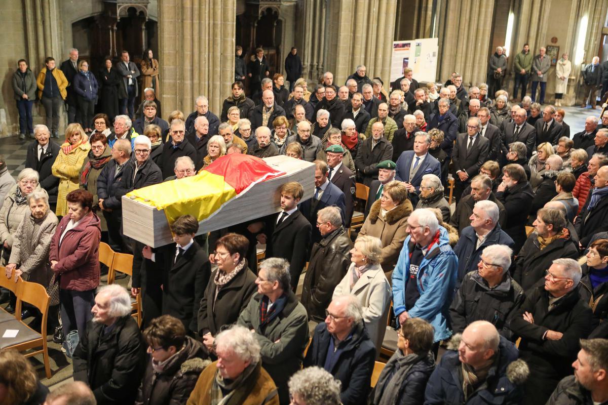 In een volle St.Petrus- en Pauluskerk werd zaterdagmorgen afscheid genomen van ere-burgemeester Julien Goekint.