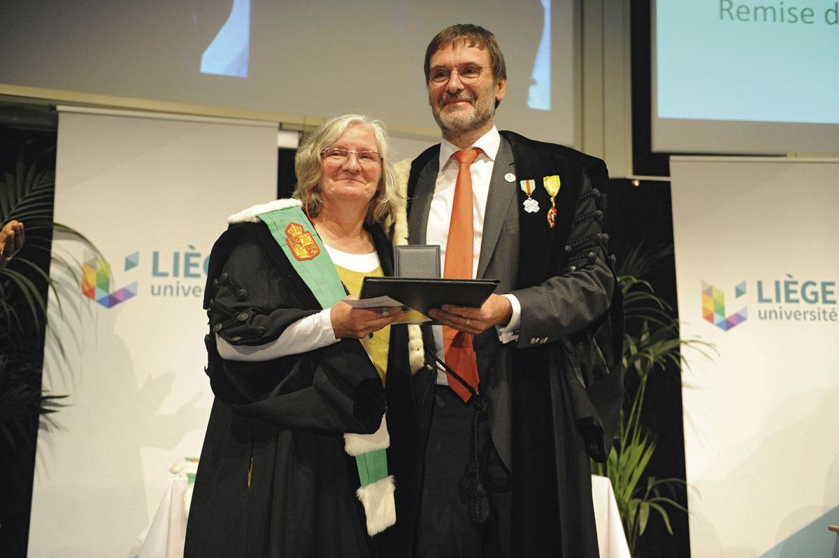 Docteur honoris causa à l'ULiège en 2018. A traquer sans relâche les ressorts pervers de la pauvreté, elle en arrive à indisposer le monde politique.