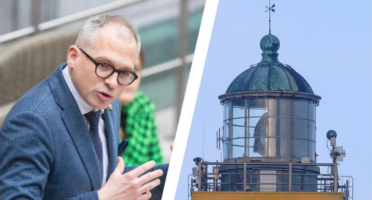 Vlaams minister van Onroerend Erfgoed Matthias Diependaele (N-VA) draait de beslissing om de vuurtoren in Oostende deels af te schermen met folie terug.