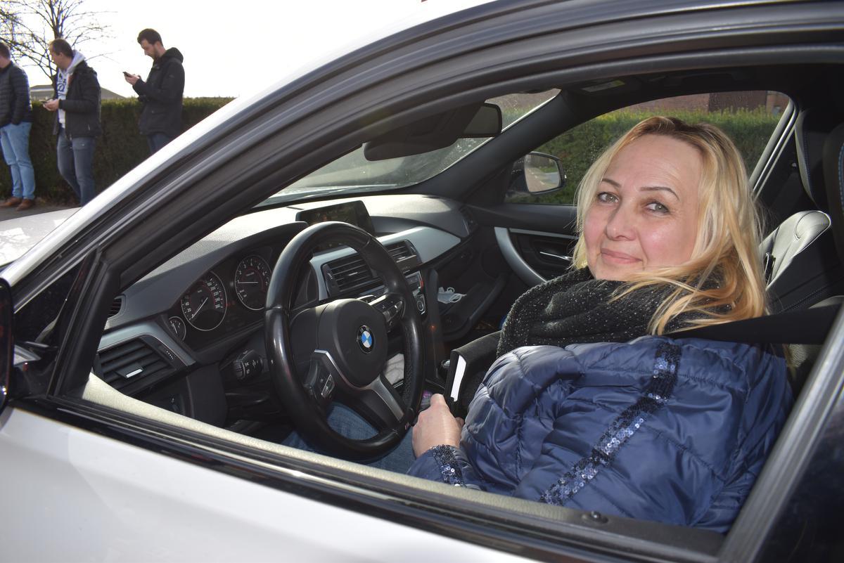 Miranda Bal uit Zonnebeke werd bedankt met een groen duimpje. (Foto TOGH)