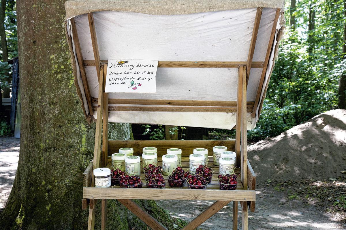 Au cœur des villages, des petits étals proposent miel, confiture ou encore jus de fruits.