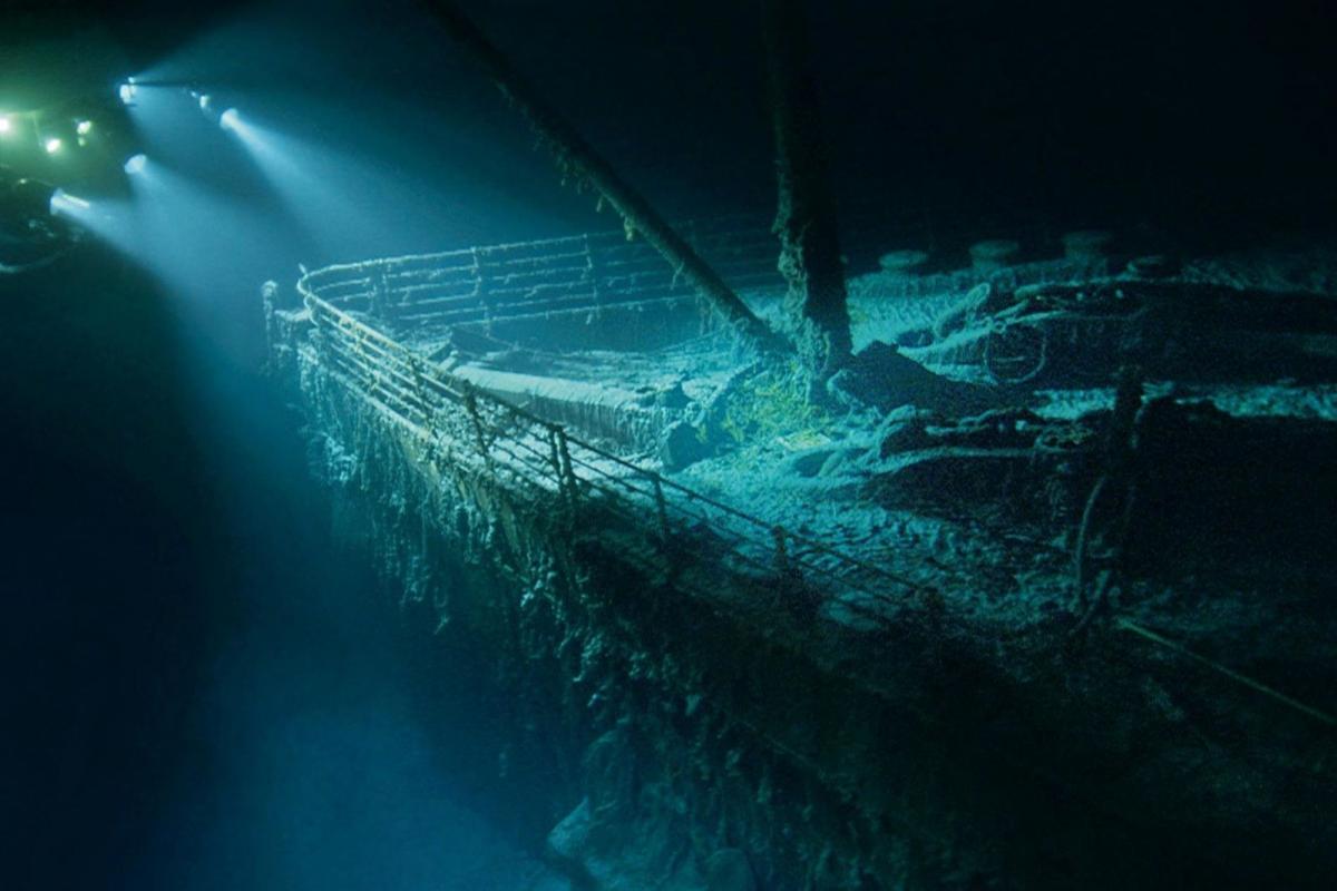 On peut voir la véritable épave du Titanic dans le film