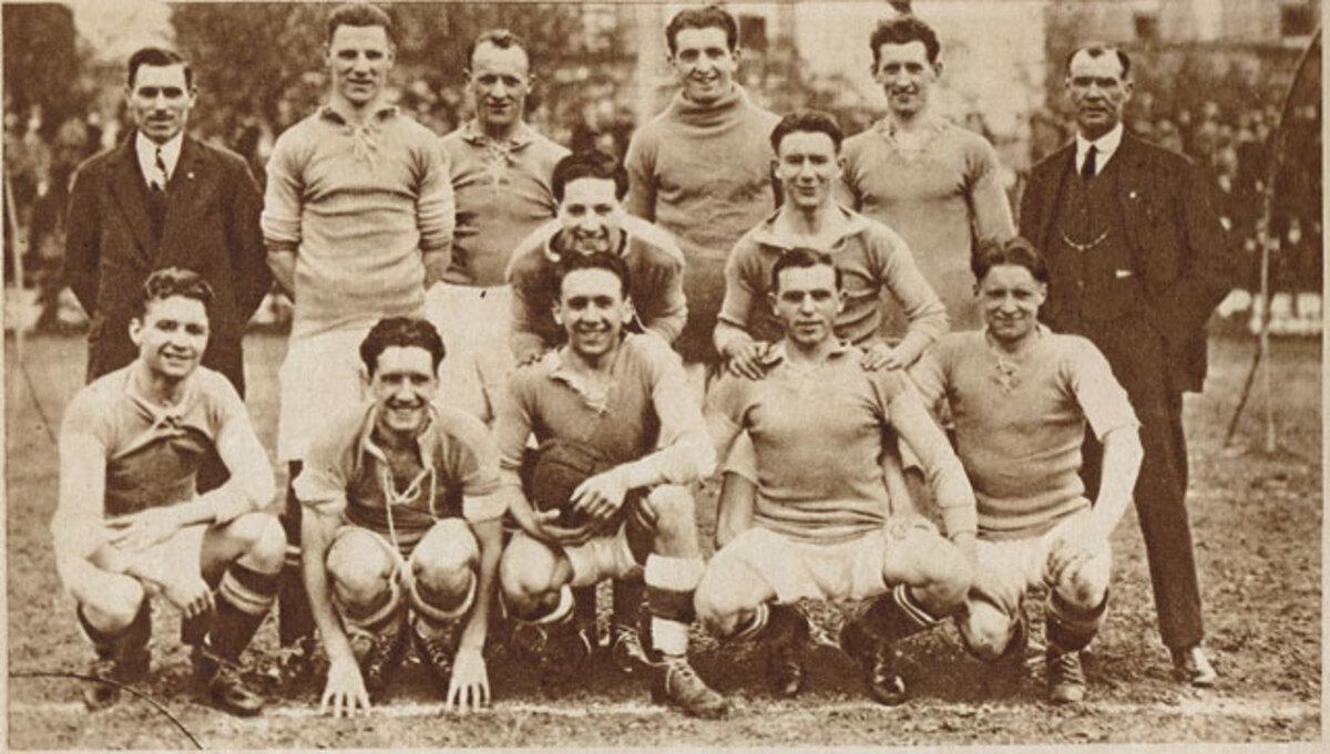 Het legendarische Beerschot van de jaren 20, met Raymond Braine op de onderste rij in het midden. Achter hem, met de handen op zijn schouders: Sam Meljado.