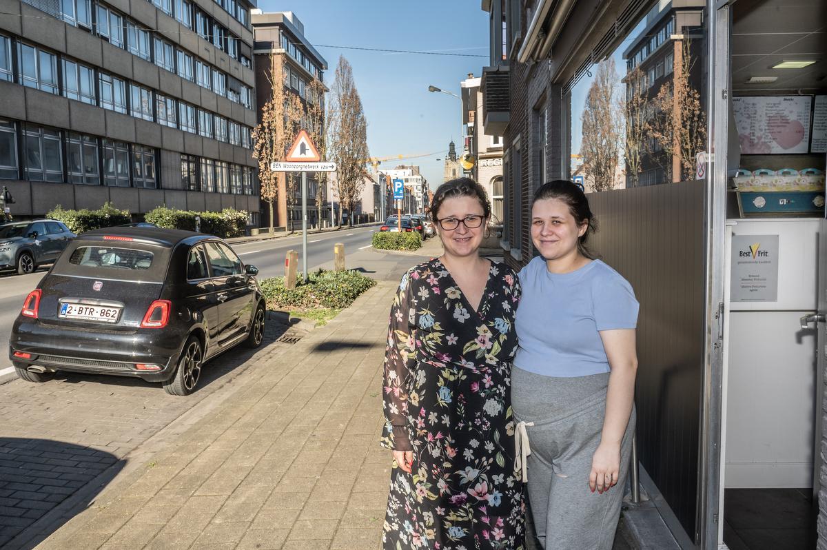 Cindy Van Parys en dochter Sidmy Vandenheede (papa Ringo ontbreekt) van ‘t Friethuisje zien de veranderingen positief tegemoet.