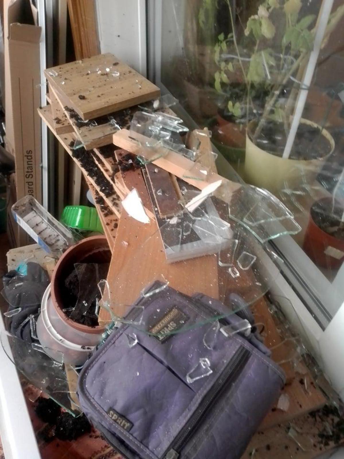 Hun appartement in Kiev was onbewoonbaar door de bombardementen. Een raket sloeg in op een paar meter van hun appartementsgebouw. (foto 2022)