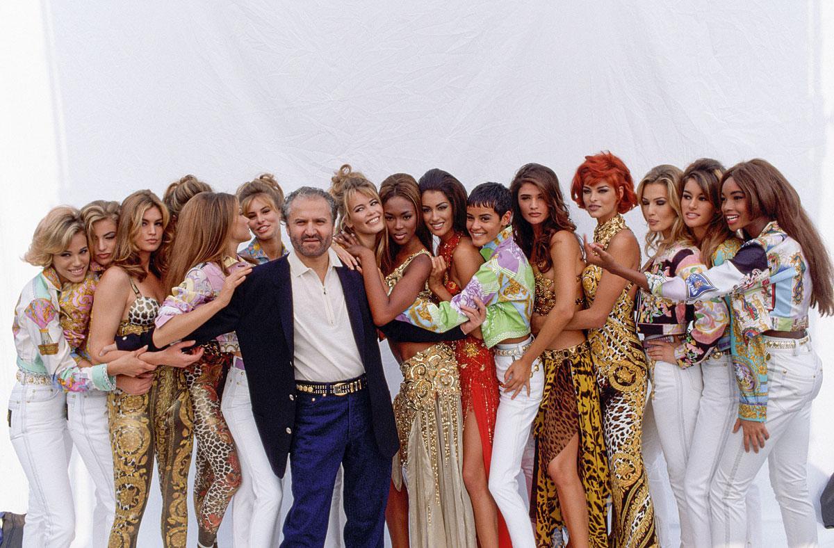 GIANNI VERSACE WORDT VERMOORD IN MIAMI.