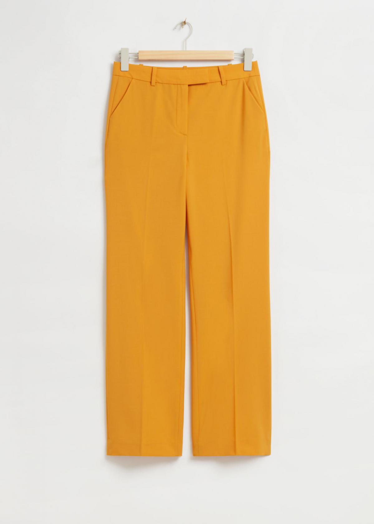 Le pantalon orange taille basse