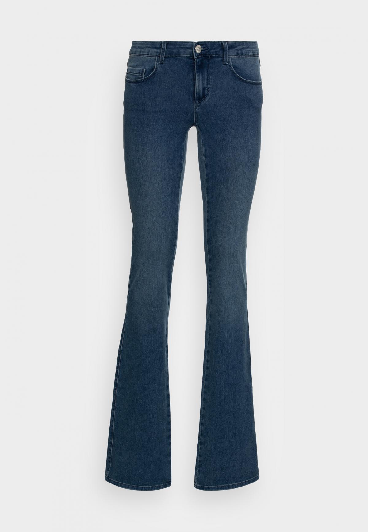 Le jean flare ultra taille basse