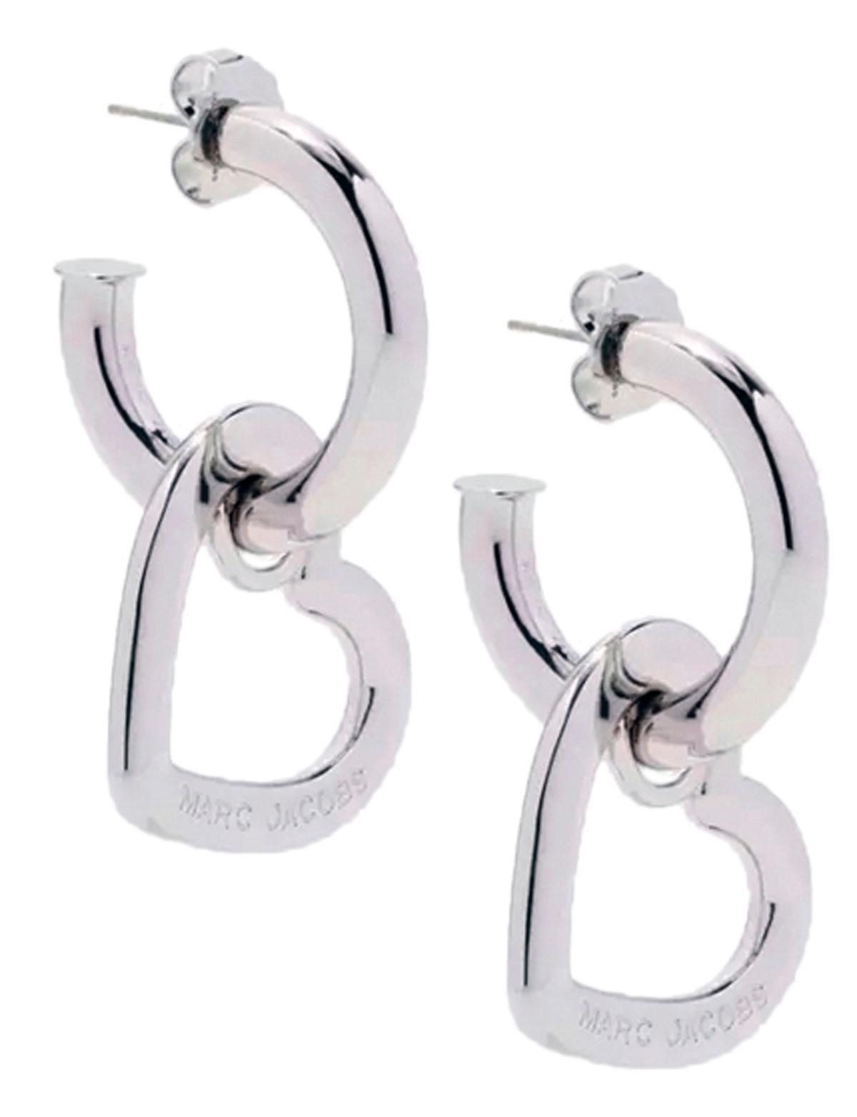 Boucles d’oreilles en forme de cœur, 130 euros, Marc Jacobs. marcjacobs.com