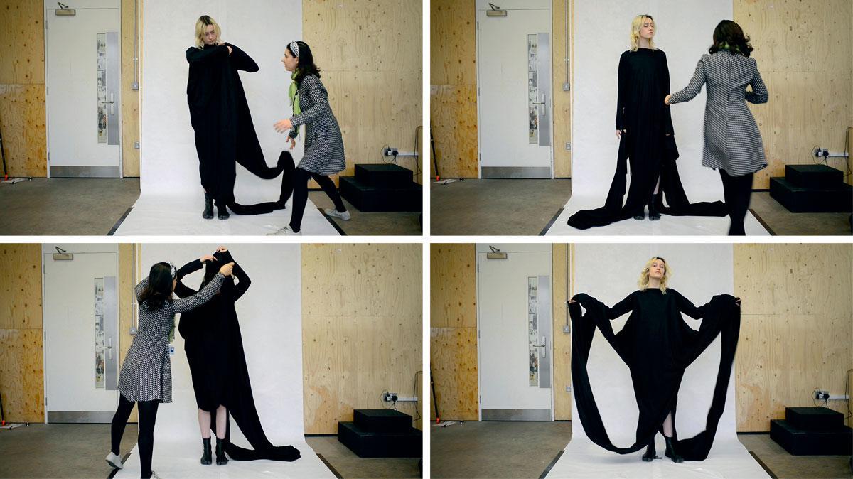 Robe Comme des Garçons recréée par des modélistes du Central Saint Martins, pour l’expo Exploding Fashion, au MoMu d’Anvers.