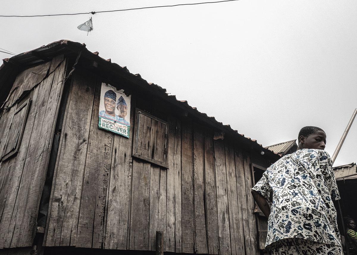 Dans le bidonville de Makoko, près de Lagos, les difficultés économiques éloignent les habitants de la politique.