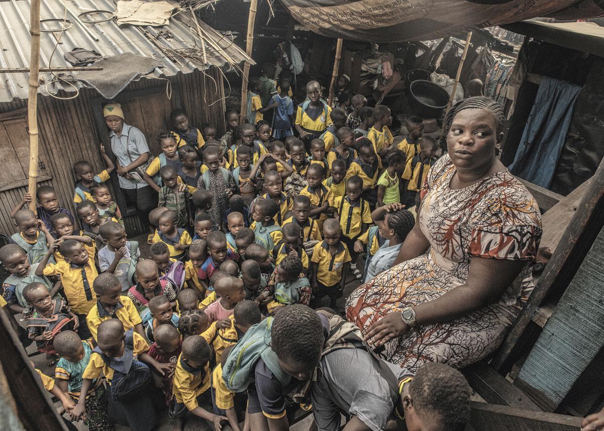 Malgré les conditions d’enseignement difficiles, la jeunesse reste la principale source d’espoir des habitants de Makoko.