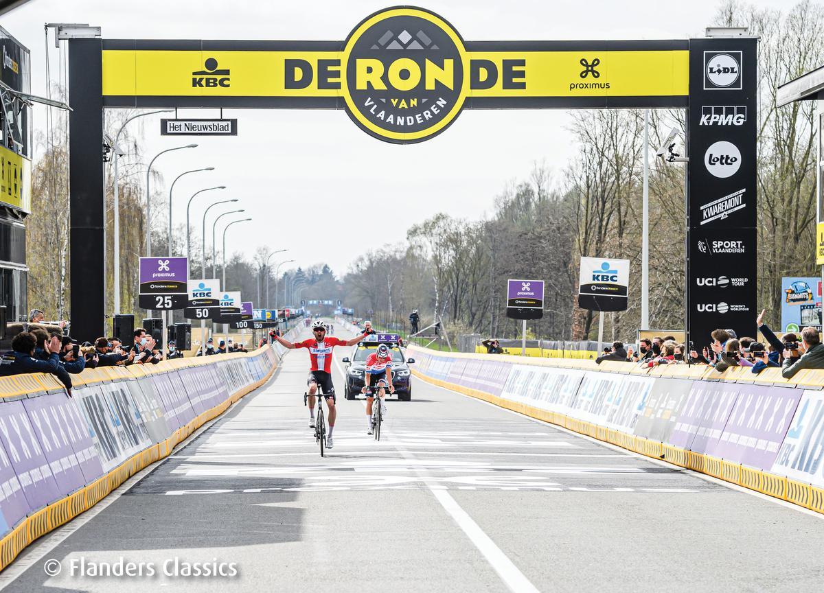 Een beeld van aan de finish van de Ronde van Vlaanderen. Ook daar zorgt Boplan voor de nodige veiligheid.