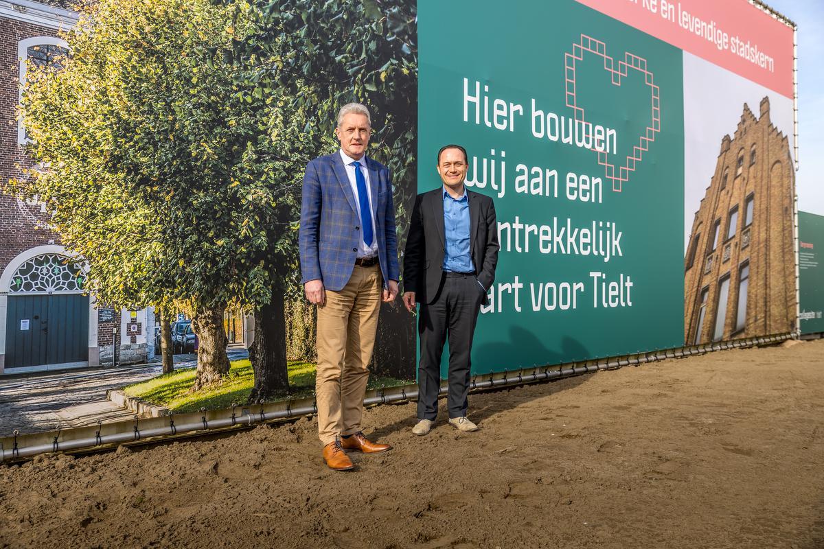 Burgemeester Luc Vannieuwenhuyze en bevoegd schepen voor de Collegesite Vincent Byttebier.