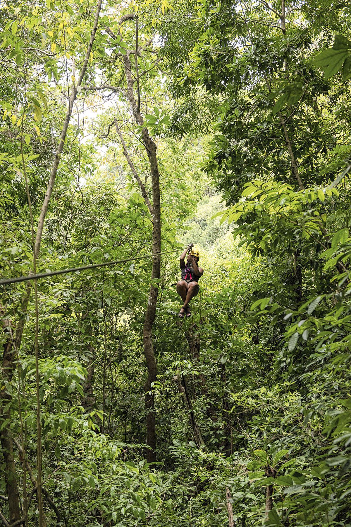 Even ziplinen in de jungle.