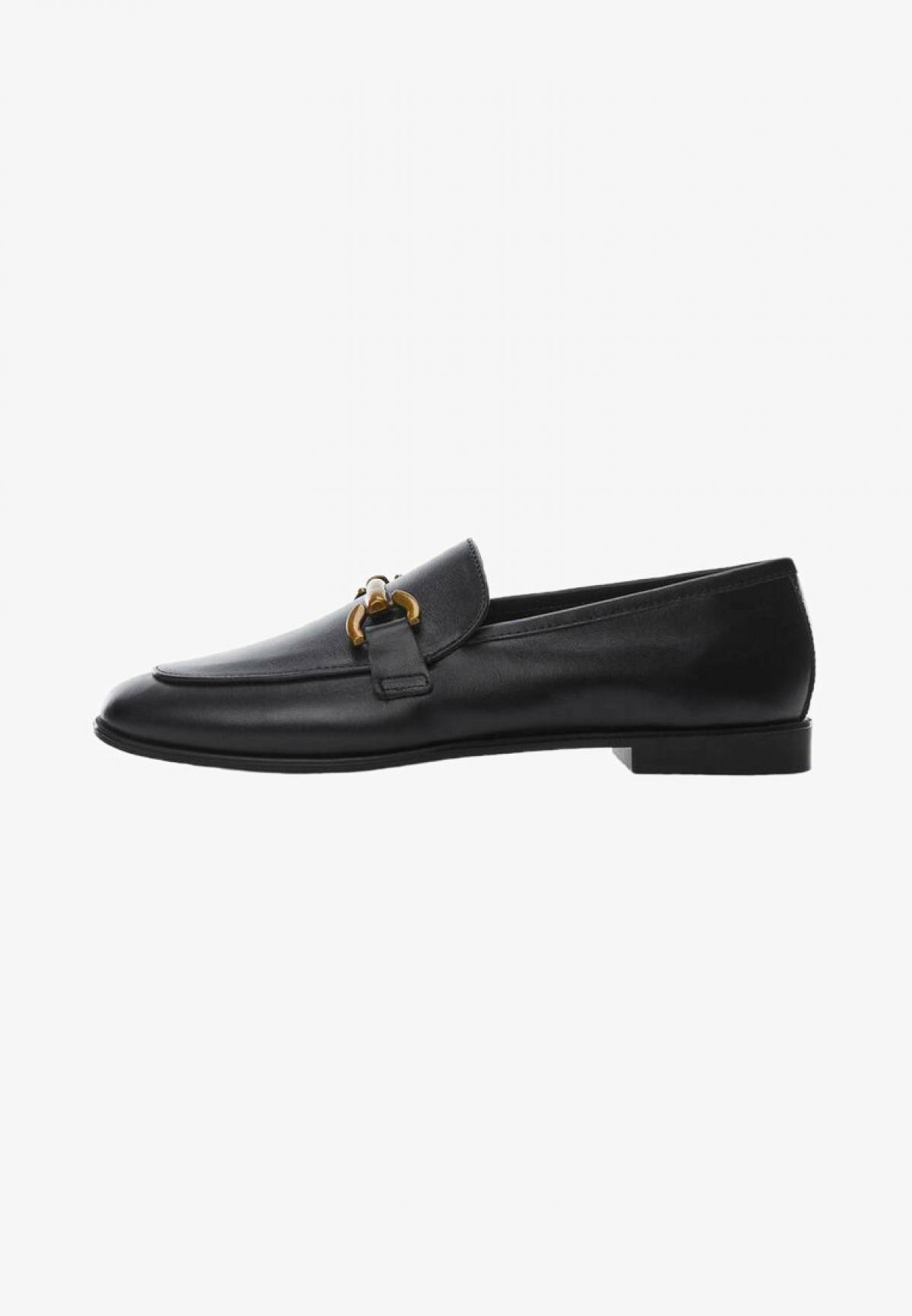 Les mocassins noirs