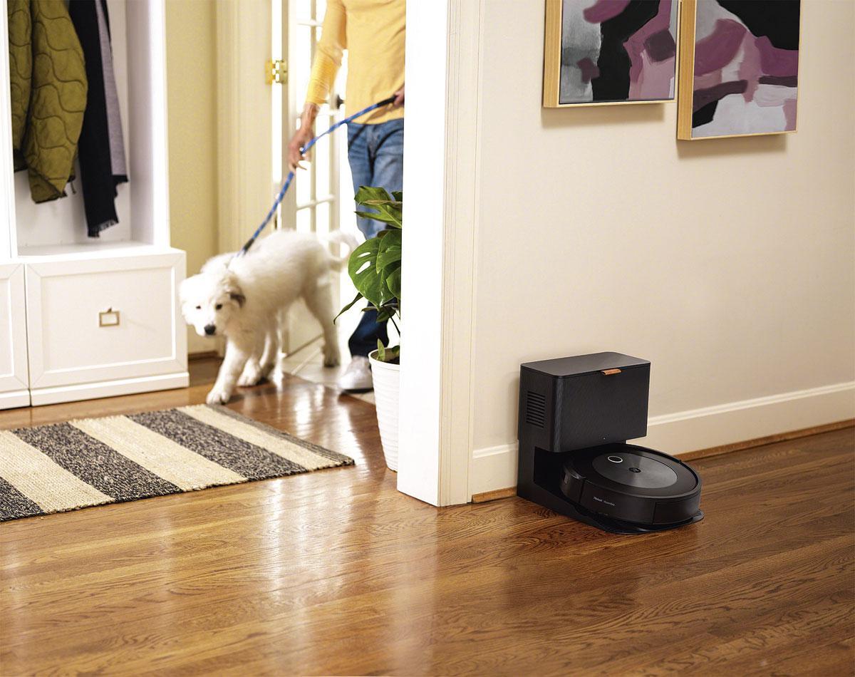 iRobot Roomba Combo j7 L’aspirateur-laveur peut cartographier une pièce grâce à un capteur infrarouge et une caméra 3D.