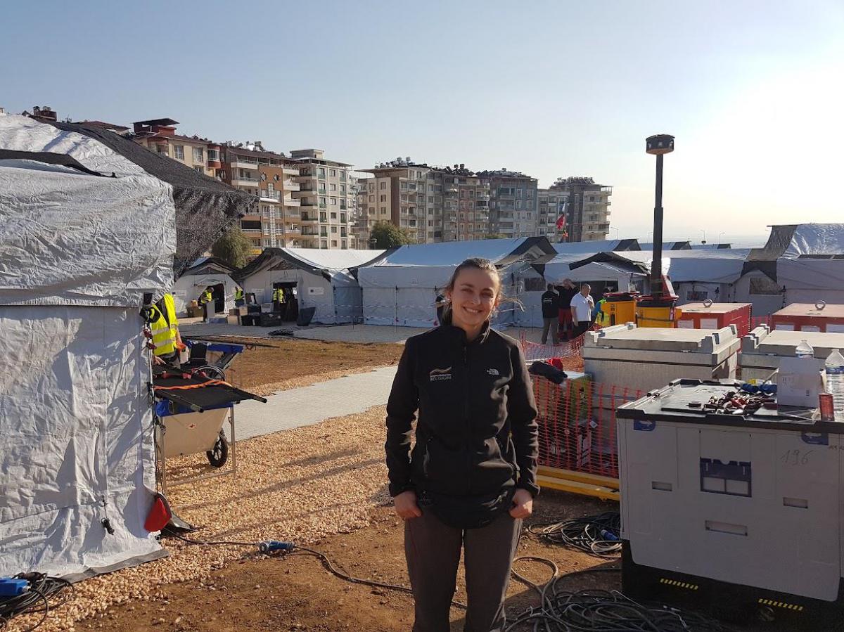 Vroedvrouw Stéphanie De Clerck in het veldhospitaal in Turkije