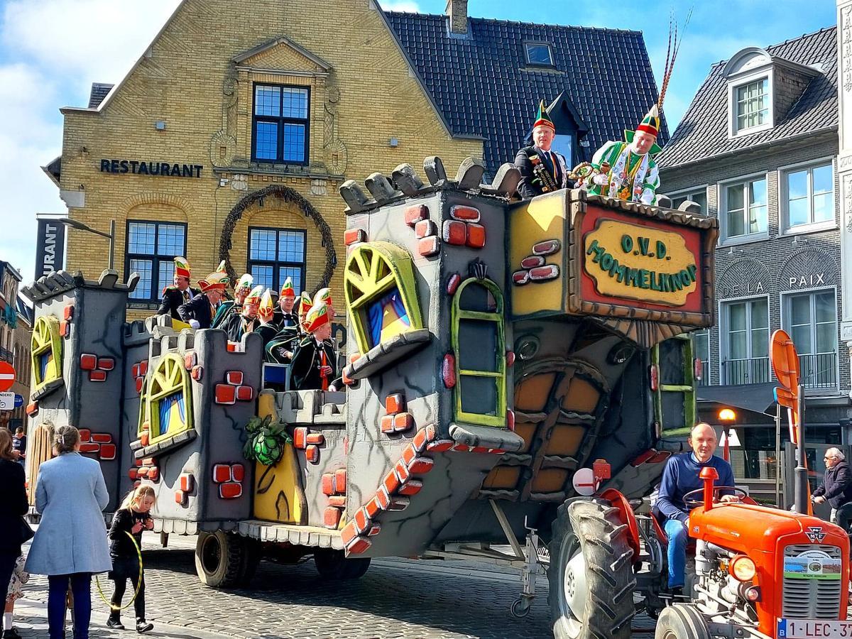 Vorig jaar was er een afgeslankt carnavalsweekend. De prinsenwagen trok toen door de straten, maar een volwaardige stoet mocht toen niet.