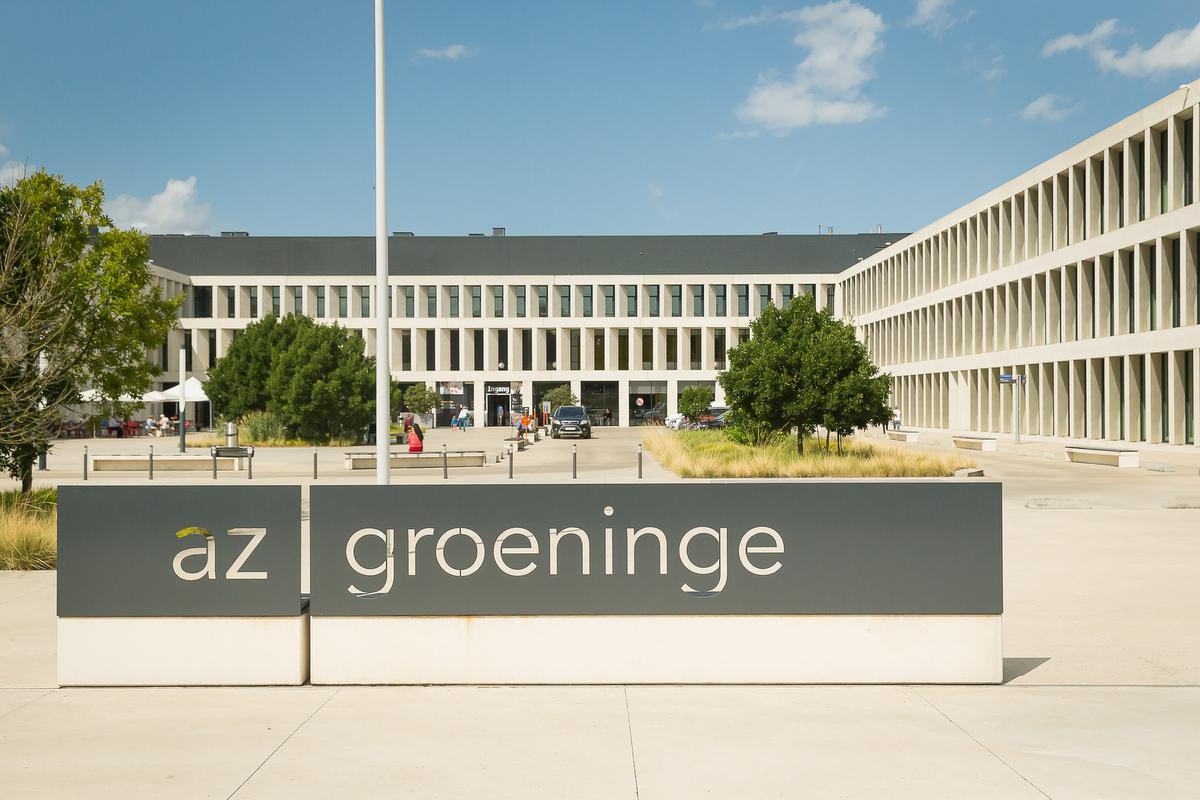 In AZ Groeninge werken 3.200 medewerkers, 250 artsen en 220 vrijwilligers.