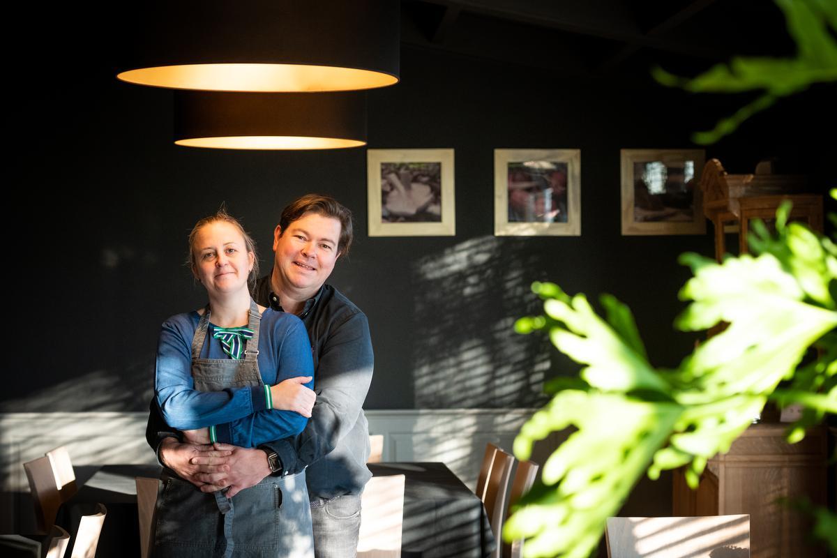 Nathalie Plaiy en Miguel Vermeire runnen al 25 jaar hun restaurant Den Haze.