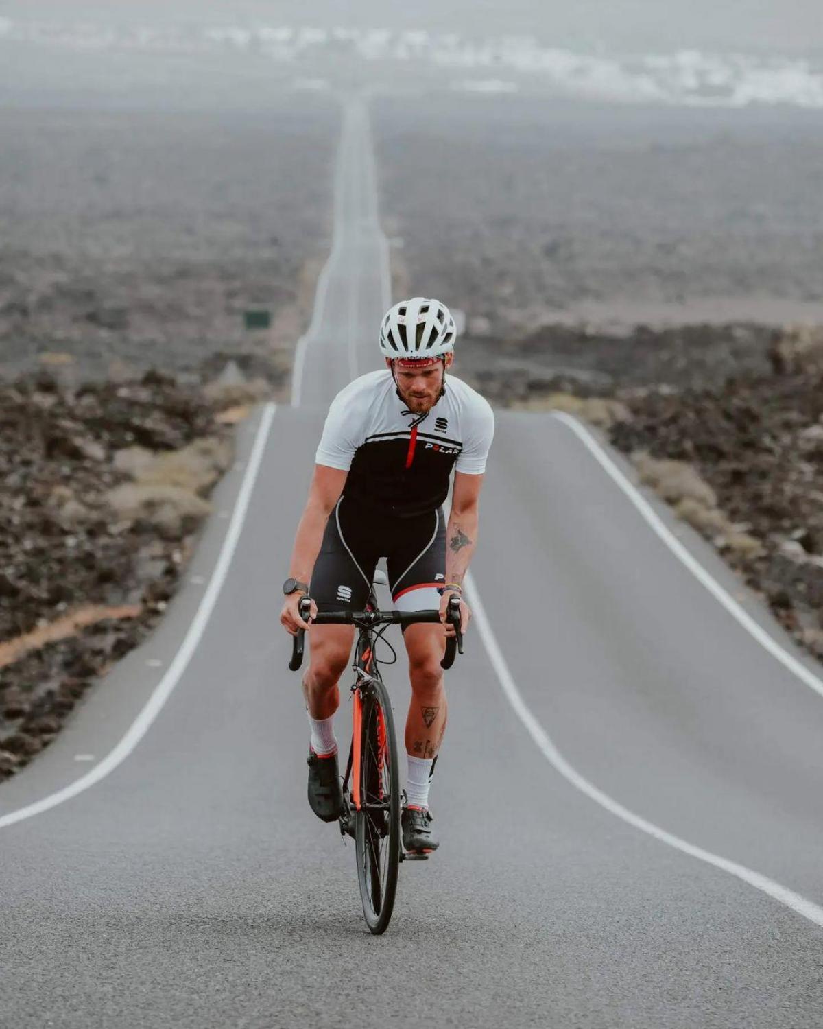Matthieu staat voor een waanzinnige uitdaging: 3.590 kilometer fietsen op zeven dagen tijd.