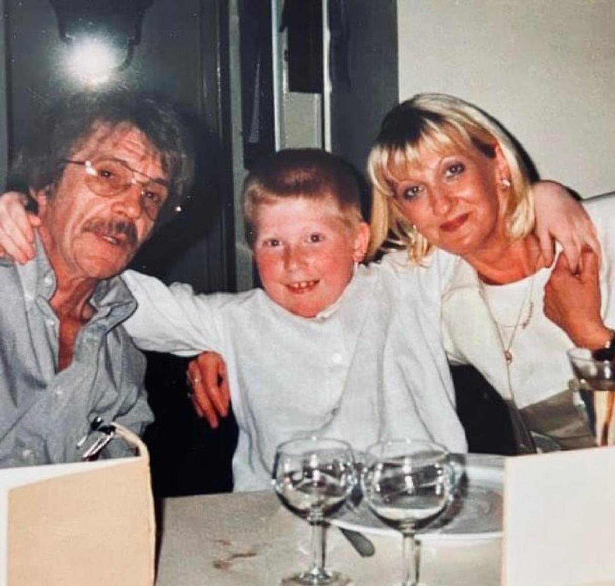 Eddy Speecke, samen met zijn ex-partner Martine De Cock en hun zoon Nicky. (gf)