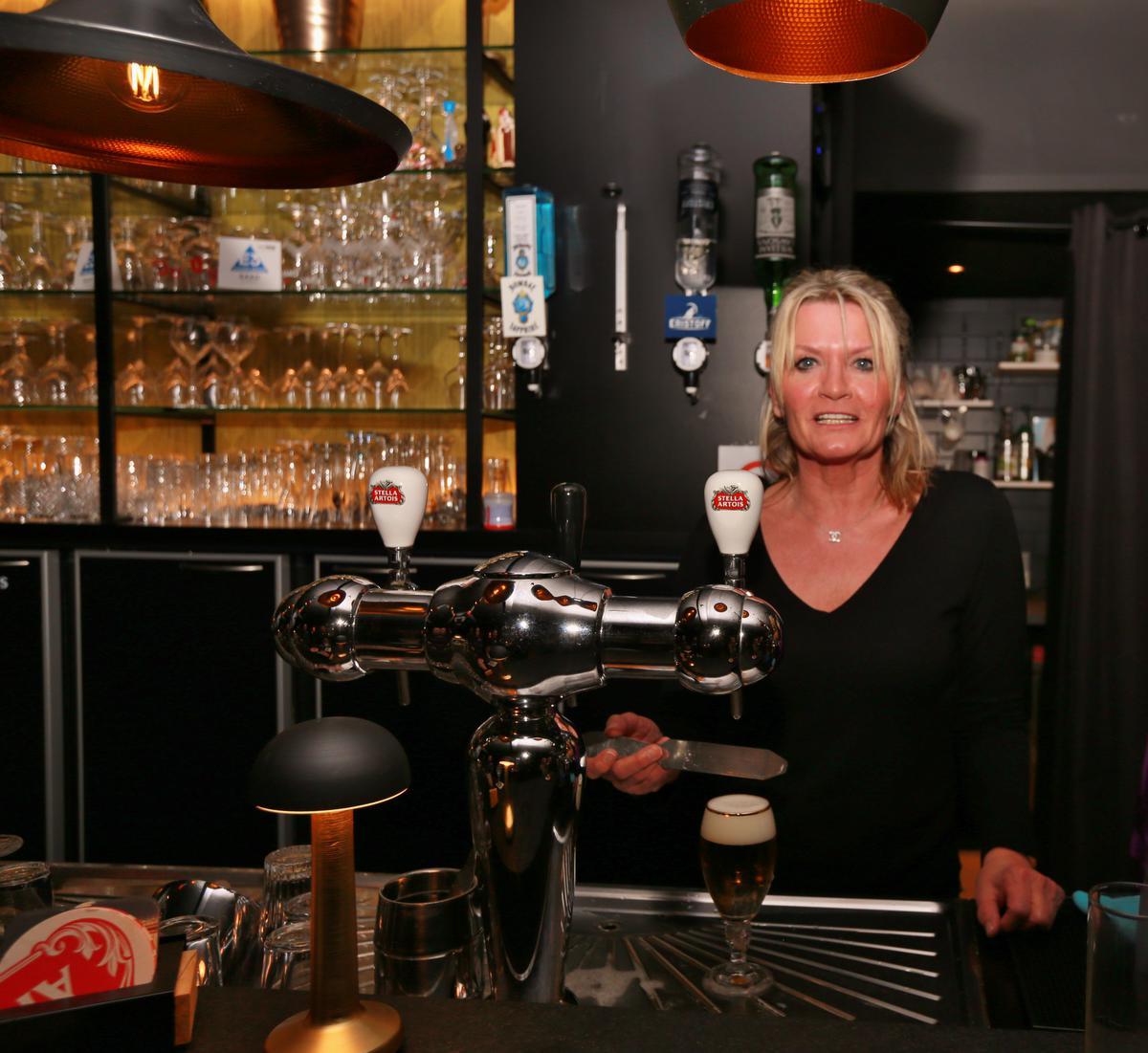 Sylviane Planckaert van café Shamrock in Harelbeke.
