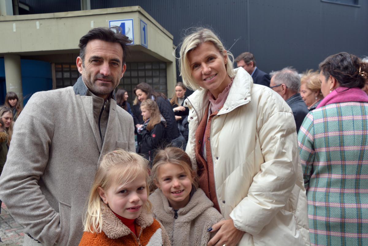 Günter Levi met zijn Izegemse vrouw Charlotte Nollet en de kids.