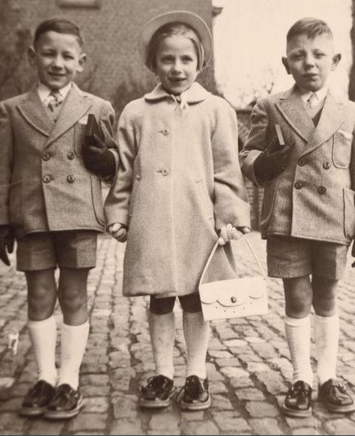 De drieling van Kruiseke: Joël, Marie-Louise en Noël Verbeke. In totaal bestond het gezin uit elf kinderen.