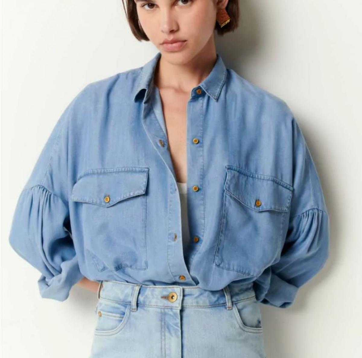 Blauwe blouse met losse fit en ballonmouwen
