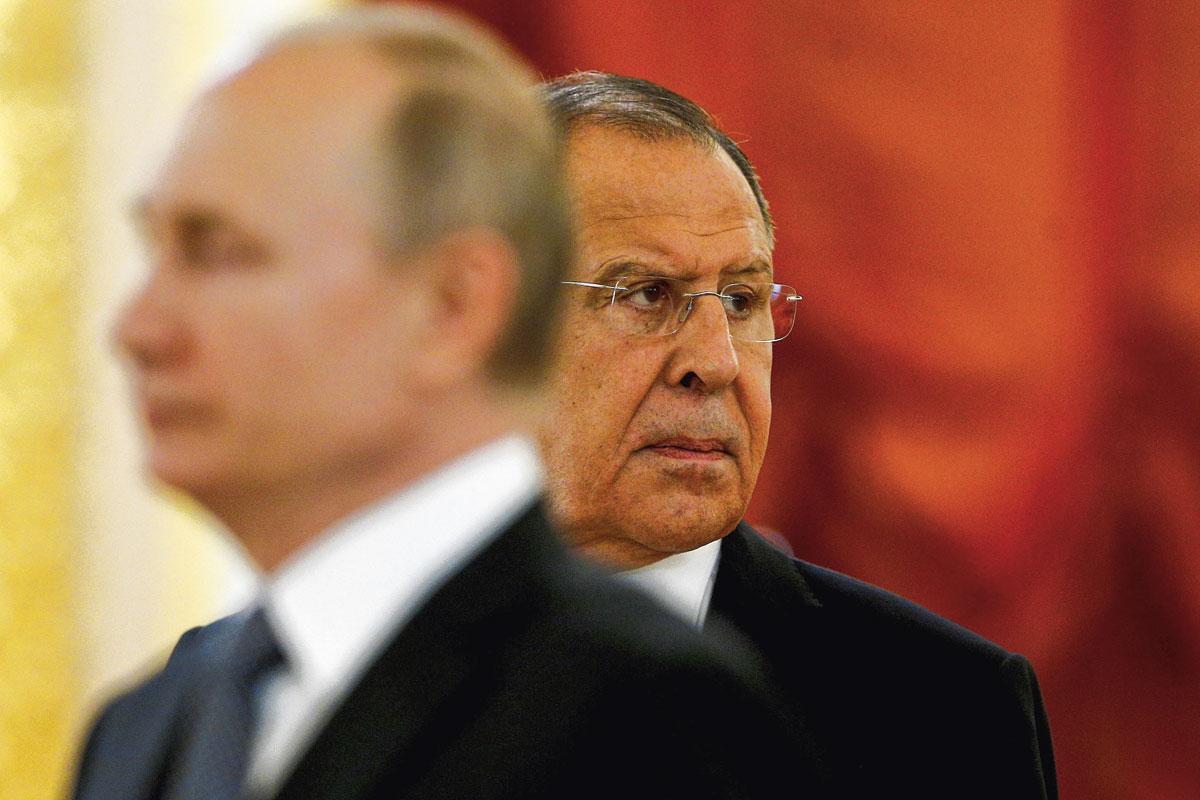 Buitenlandminister Sergei Lavrov geeft de indruk dat Rusland een slachtoffer van de situatie is.