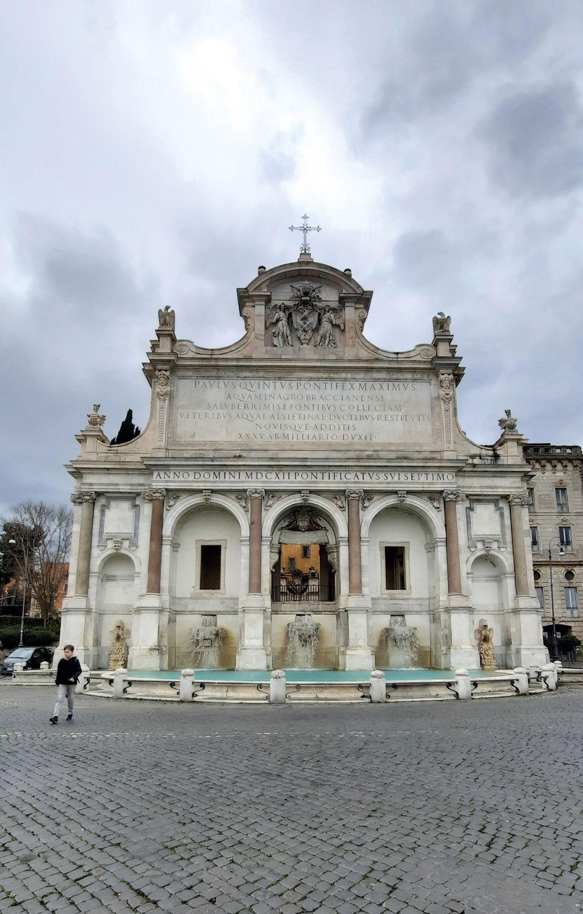 Fontana dell’Acqua Paola Keer je om voor een spectaculair zicht op de stad