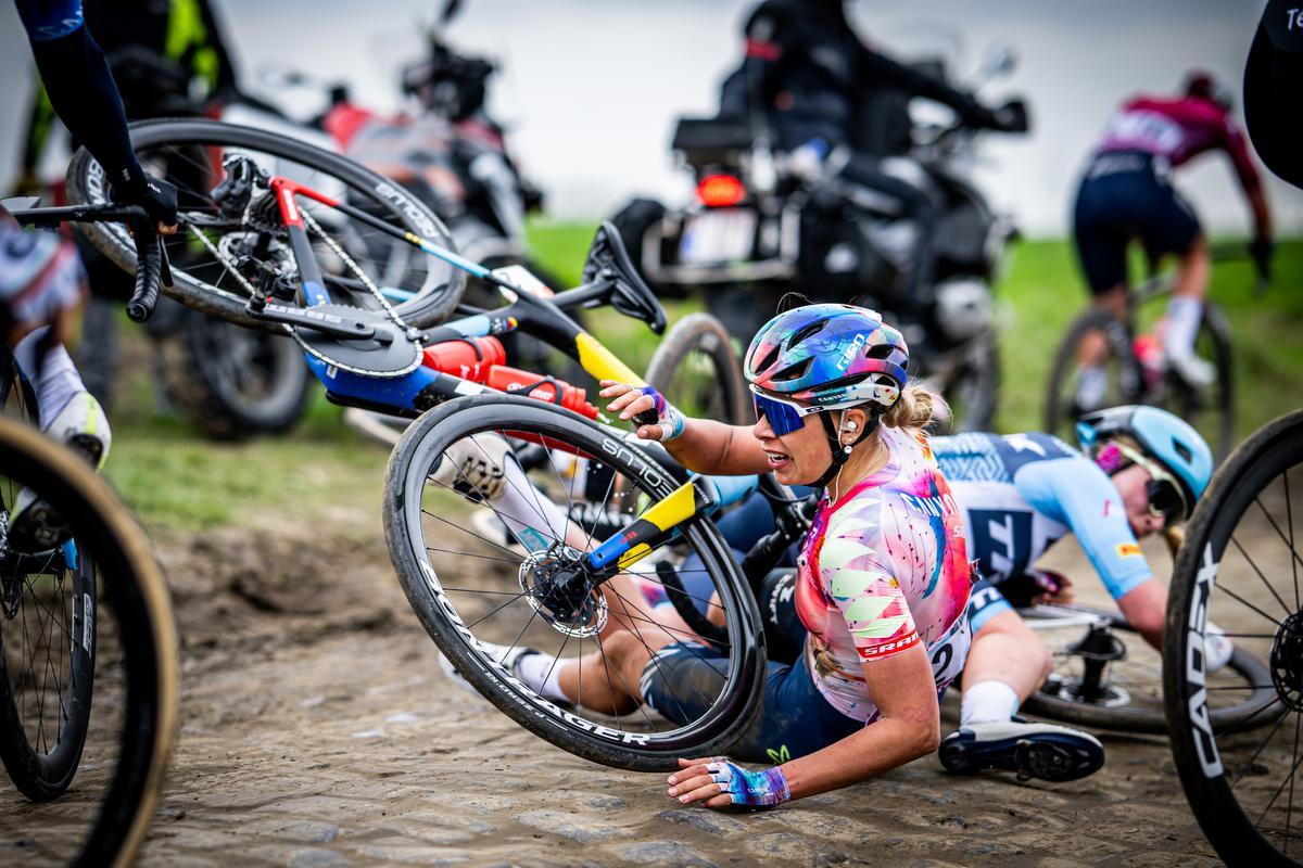 Ondanks een zware val in Parijs-Roubaix reed Shari Bossuyt een dijk van een voorjaar.