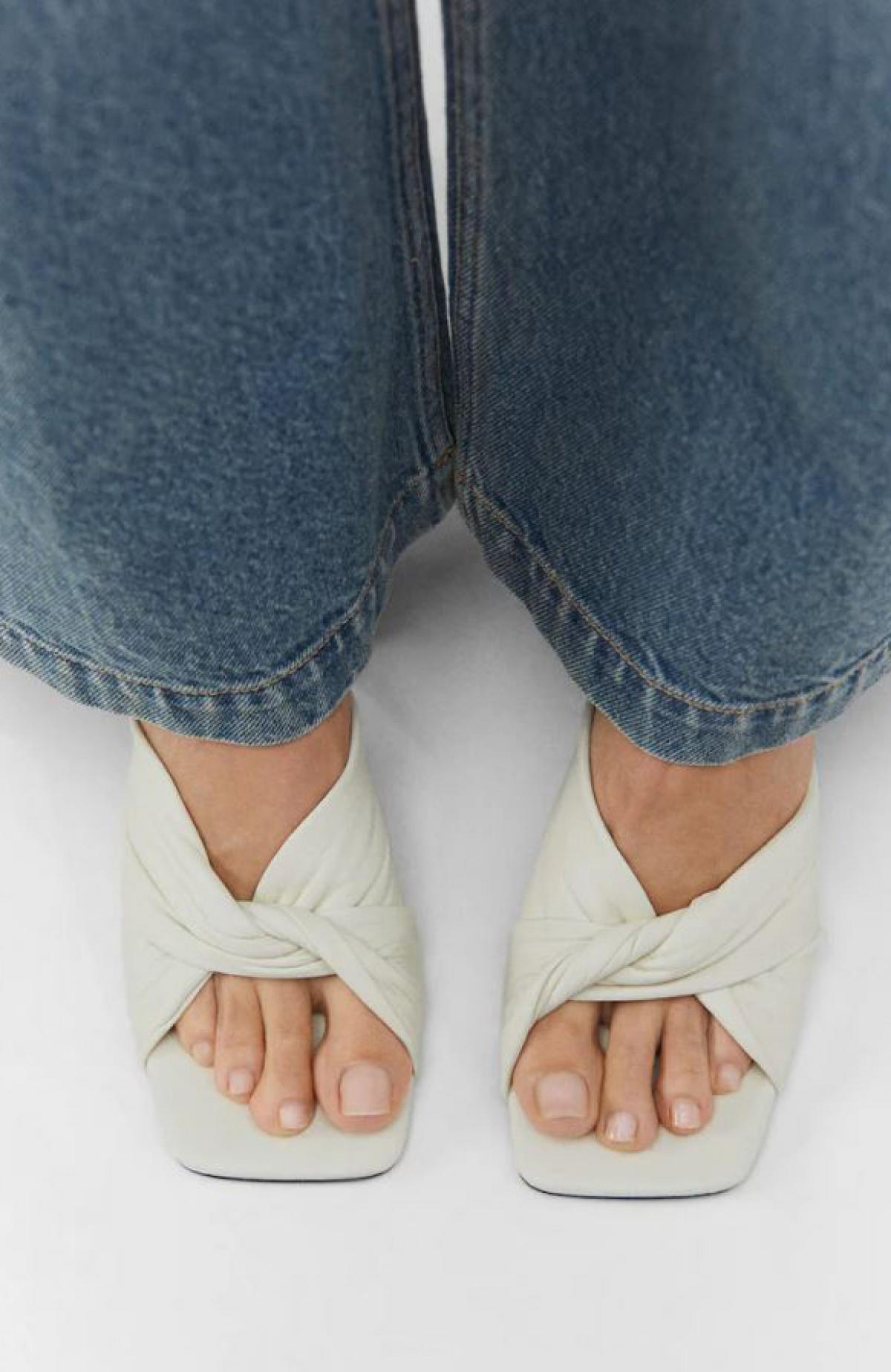 Leren gekruiste sandalen