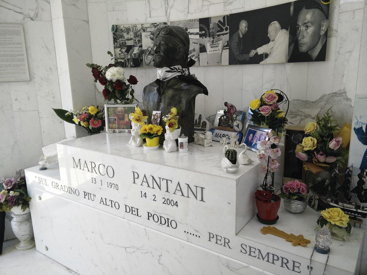 Het mausoleum van de familie Pantani.