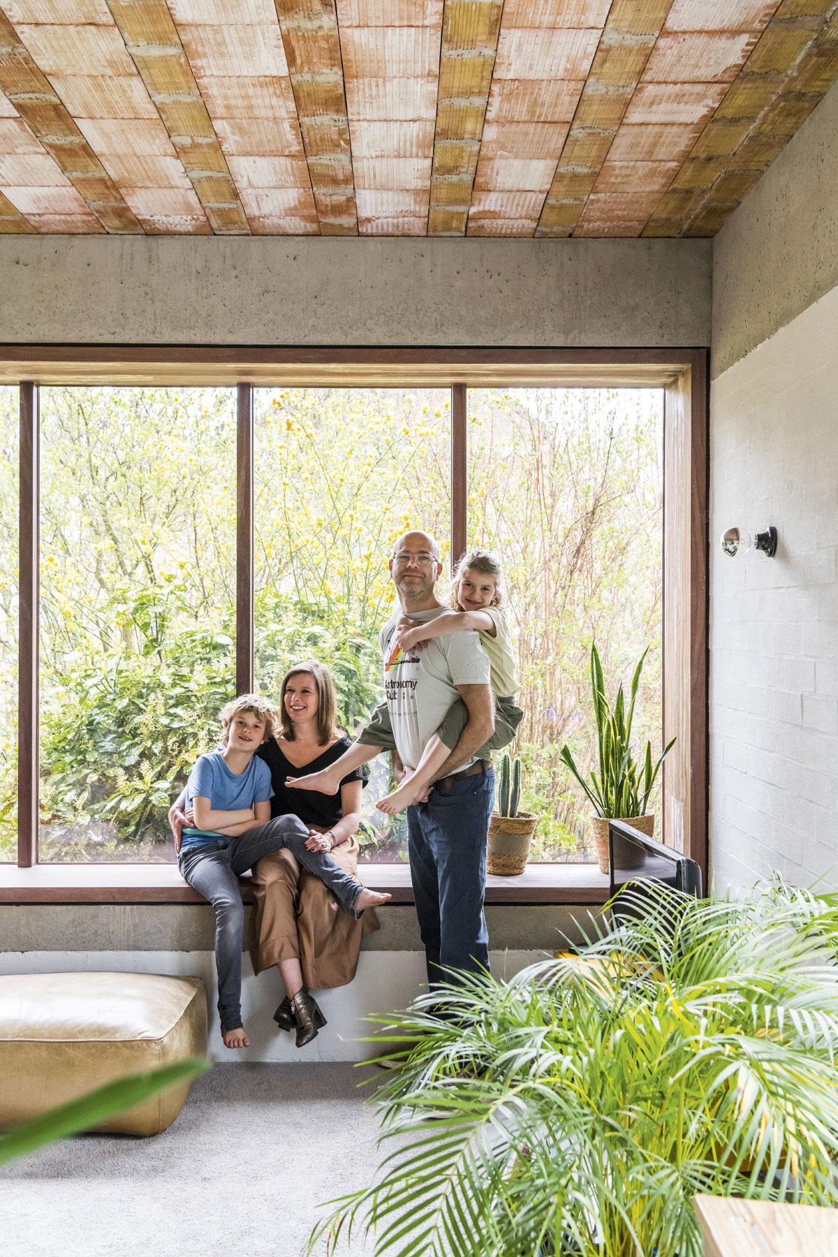 Bewoners Marieke Lust en Rob Stockman wonen samen met dochter Lucie (8) en zoon Basile (10) in Oostakker bij Gent. Marieke is journalist bij VTM, Rob werkt als business developer bij Robinetto.