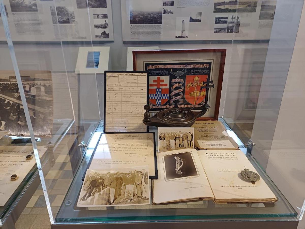 De nieuwe tentoonstelling bevat enkele unieke stukken zoals het telegram dat Neville Talbot kreeg met het bericht dan zijn jongere broer gesneuveld was.