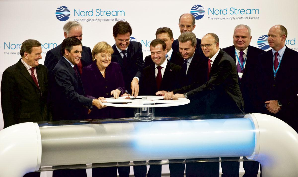 L’inauguration du gazoduc Nord Stream, le 8 novembre 2011, à Lubmin, en présence de Gerhard Schröder, François Fillon, Angela Merkel, Dmitri Medvedev, alors président en attente du retour de Vladimir Poutine.