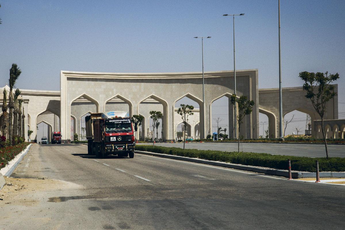 La gigantesque porte d’entrée de la nouvelle capitale administrative, près du Caire.