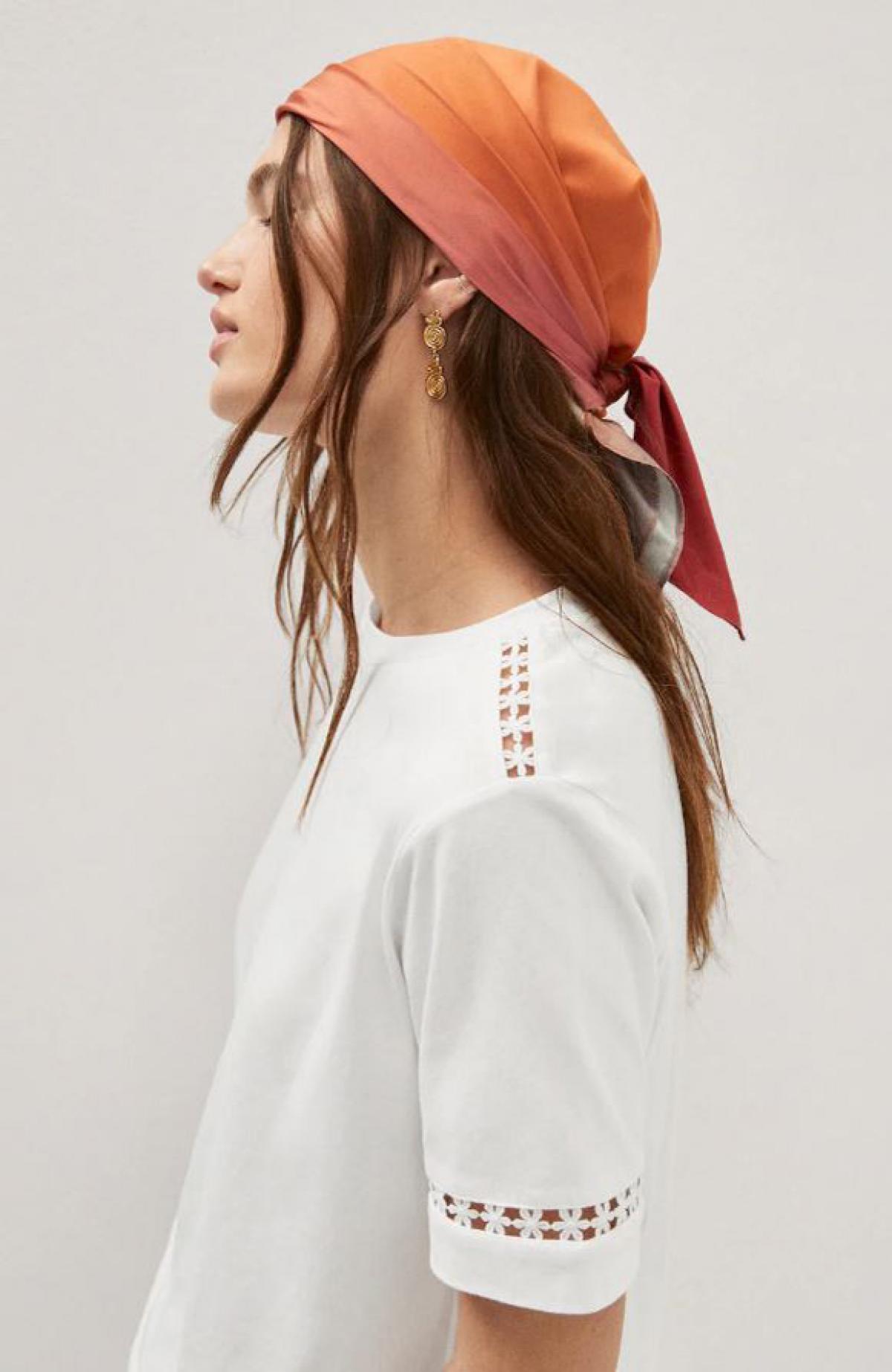 T-shirt met geborduurd detail