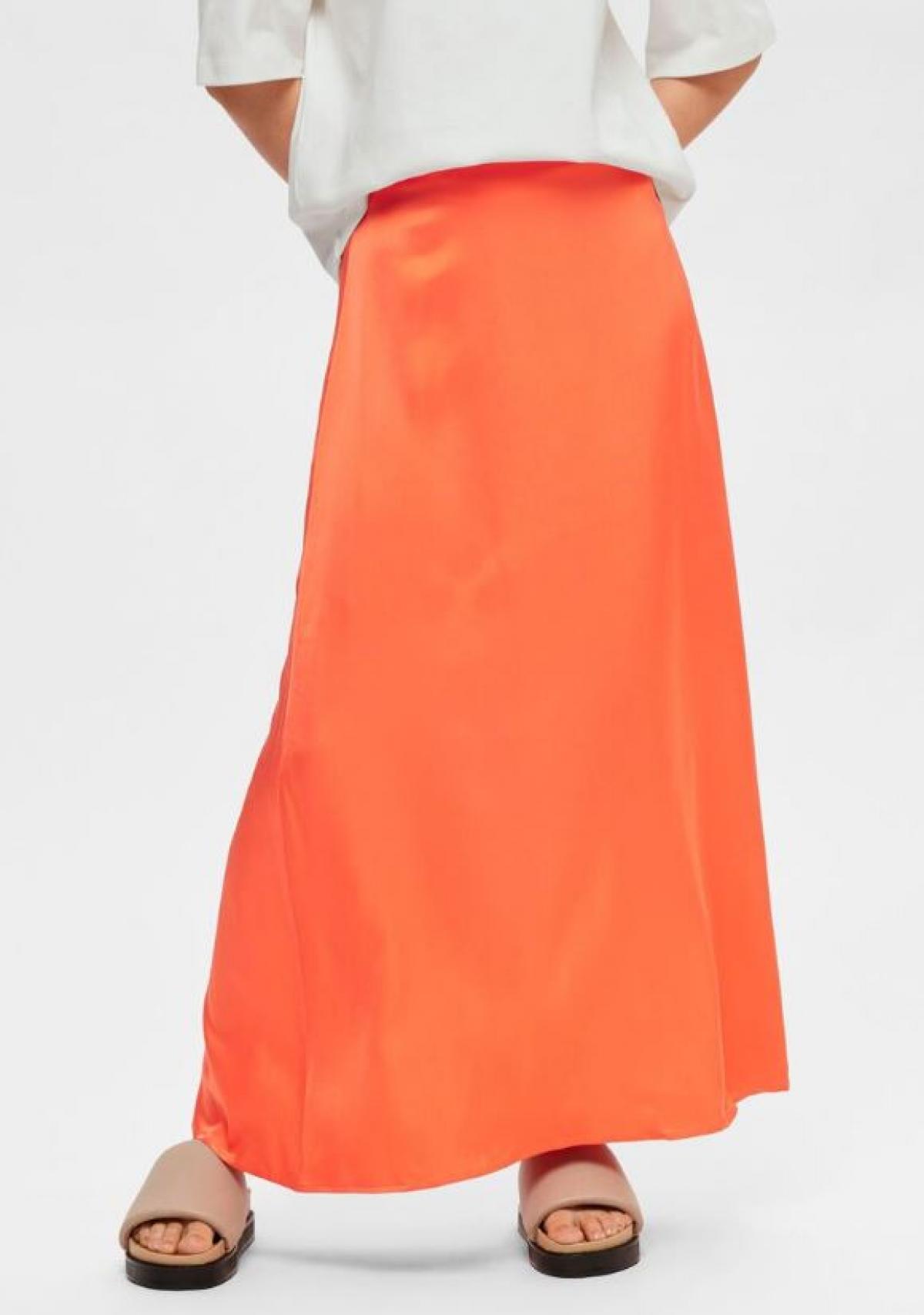 Midellange rok in fel oranje satijn 