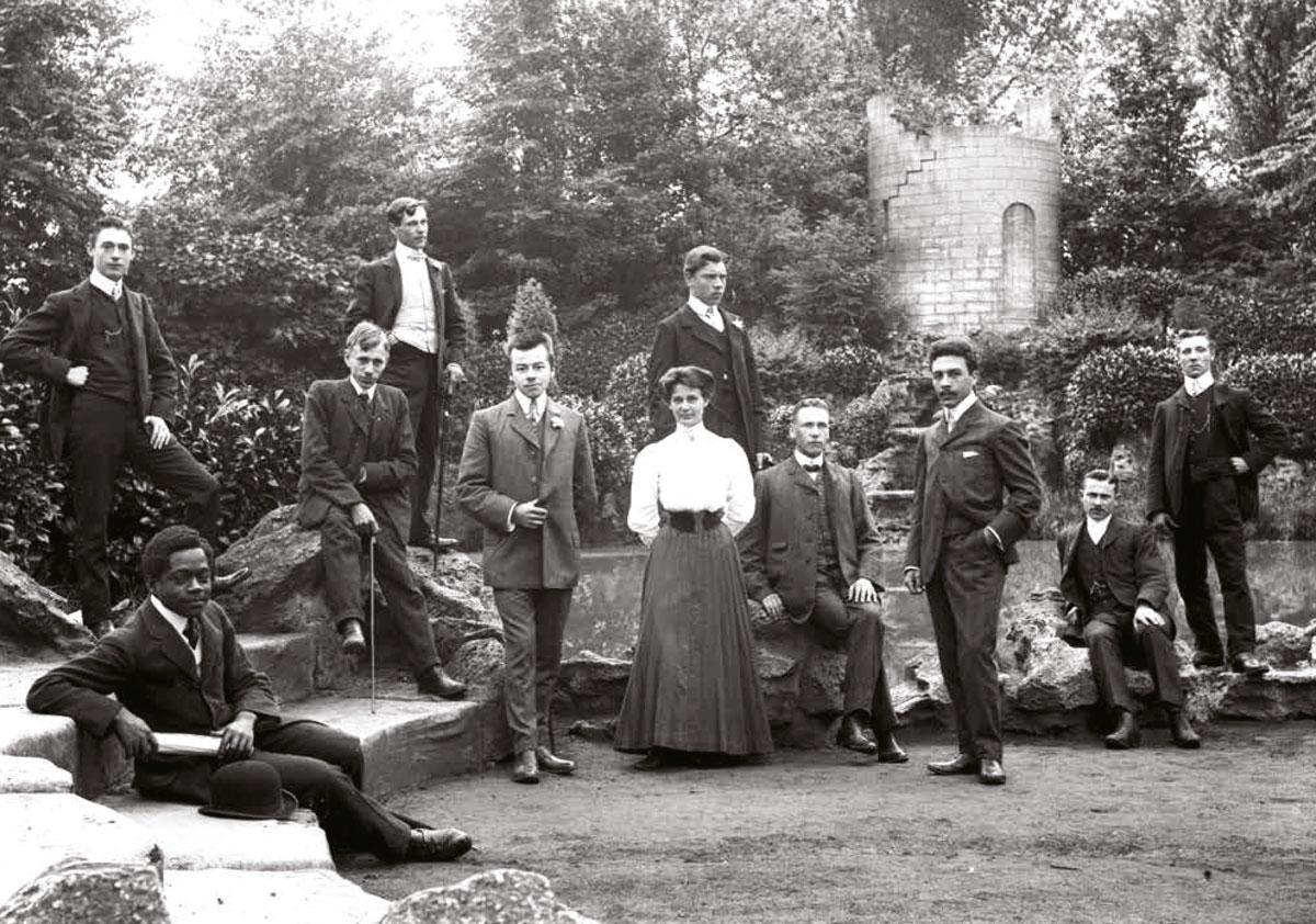 De Vilvoordse klas van Paul Panda Farnana (links vooraan). Of hoe in Vlaanderen ‘verworvenheden nooit helemaal definitief bleken’.