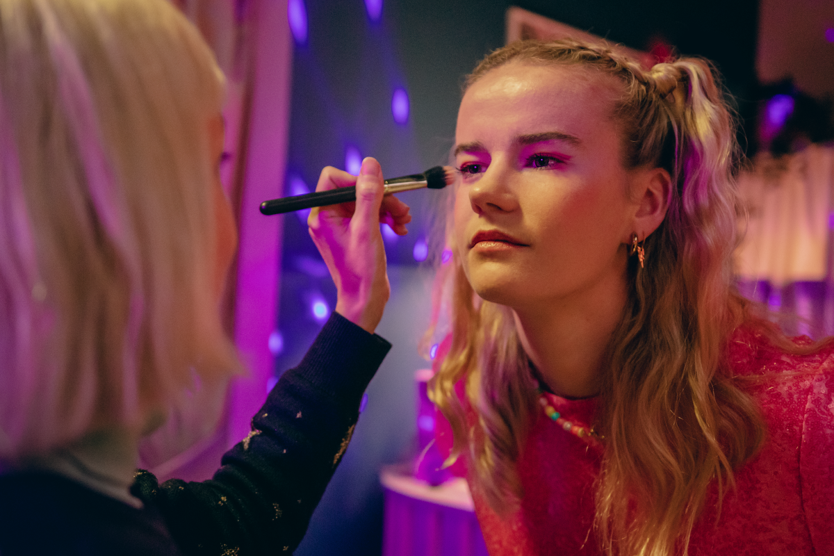 Elodie was naar eigen zeggen erg nerveus voor haar eerste draaidag: “Maar de cast en crew waren geweldig lief!”